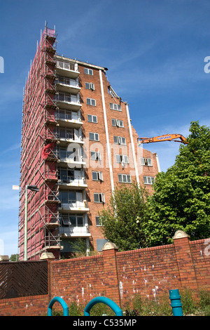 Bloc d'appartements en cours de démolition dans le cadre de la régénération, Broughton, Salford, Greater Manchester, Angleterre, Royaume-Uni. (2011) Banque D'Images