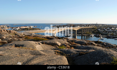 Vue sur pont à Smogen (Smögen) dans le sud-ouest de la Suède Banque D'Images