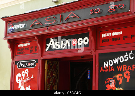 La nourriture asiatique à emporter, stalle, Cracovie, Pologne. Banque D'Images