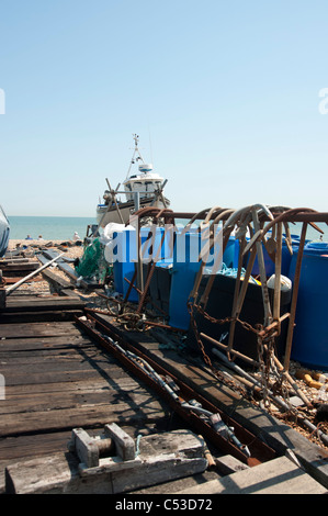 Bateau de pêche plage Deal Kent England UK Banque D'Images
