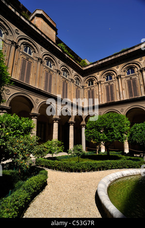 Italie, Rome, Palazzo Doria Pamphilj, Galleria Doria Pamphilj, cour Banque D'Images