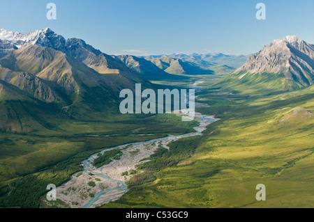 Boreal Mountain, rochers glaciales et l'embranchement nord de la rivière Koyukuk, Brooks, Gates of the Arctic National Park, Alaska Banque D'Images