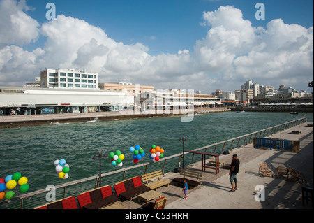 Israël, Tel Aviv le vieux port rénové maintenant un centre de divertissement. Banque D'Images