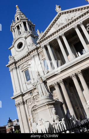 L'aspect de la Cathédrale St Paul dans la ville de Londres. Banque D'Images