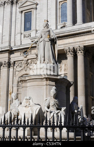 L'aspect de la Cathédrale St Paul dans la ville de Londres. Banque D'Images