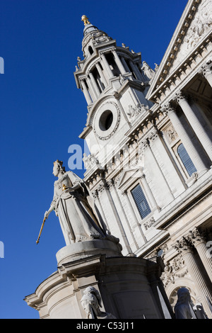 L'aspect de la Cathédrale St Paul dans la ville de Londres. Banque D'Images