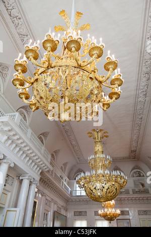 Palais de l'Ermitage, Saint-Pétersbourg, Russie - 2 lustres Banque D'Images