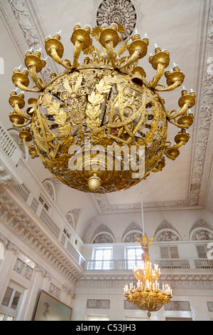 Palais de l'Ermitage, Saint-Pétersbourg, Russie - lustres Banque D'Images