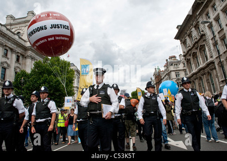 Une marche organisée par le PCS union est rejoint par de nombreux autres. Elle marque une journée de grèves dans le secteur public plus de modifications au régime de pension Banque D'Images