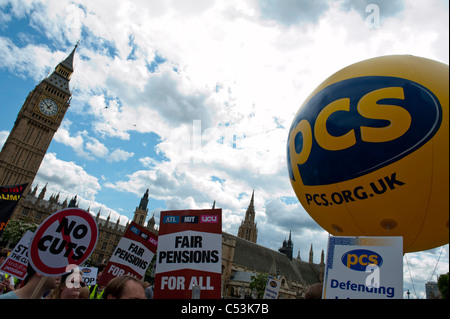 Une marche organisée par le PCS union est rejoint par de nombreux autres. Elle marque une journée de grèves dans le secteur public plus de modifications au régime de pension Banque D'Images