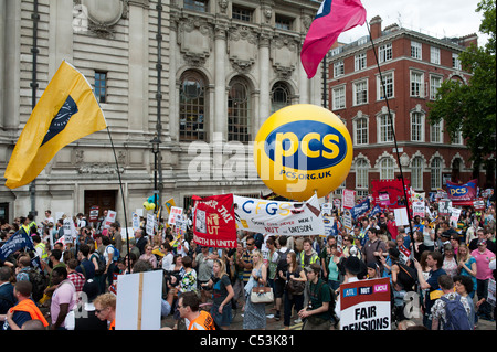Une marche organisée par le PCS union est rejoint par de nombreux autres. Elle marque une journée de grèves dans le secteur public plus de modifications au régime de pension Banque D'Images