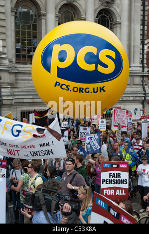 Une marche organisée par le PCS union est rejoint par de nombreux autres. Elle marque une journée de grèves dans le secteur public plus de modifications au régime de pension Banque D'Images