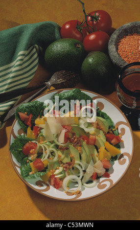 Avocat - Salade de tomates Banque D'Images