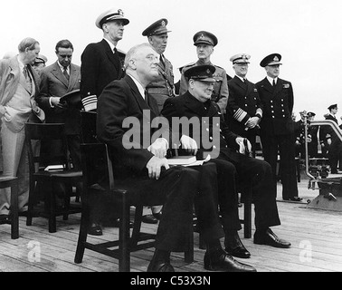 Charte de l'Atlantique Presidert Roosevelt et Winston Churchill le HMS Prince de Galles 12 Août 1941 - voir description ci-dessous Banque D'Images