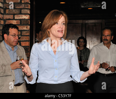 Procureur de district du comté de Nassau Kathleen M. Stewart en parlant de riz Manor, New York, USA, le 29 juin 2011 (usage éditorial uniquement) Banque D'Images