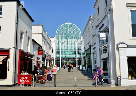 Leamington Spa, Cour Satchwell & Royal Priors Shopping Centre, Warwickshire, UK Banque D'Images