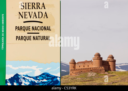 La Calahorra Castle en La Calahorra au pied des montagnes de la Sierra Nevada en Andalousie, espagne. Banque D'Images