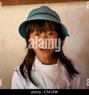 Portrait of a Girl smiling in Temple Todaiji, Nara, Japon Banque D'Images