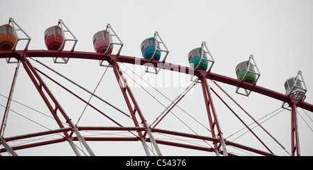 Low angle view of grande roue d'Odaiba, Minato Ward, Tokyo, Japon Banque D'Images