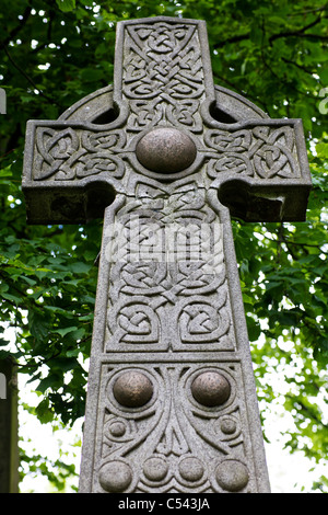 Pierre tombale d'Alexander McCall, conçu par Charles Rennie Mackintosh dans la nécropole, Glasgow, Écosse, Royaume-Uni Banque D'Images