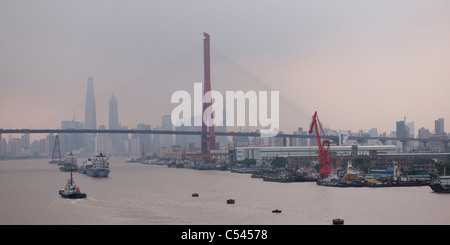 Pont sur la rivière, pont sur le Huangpu, la rivière Huangpu, Shanghai, Chine Banque D'Images