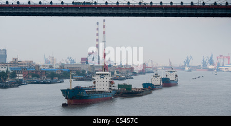 Pont sur la rivière, pont sur le Huangpu, la rivière Huangpu, Shanghai, Chine Banque D'Images