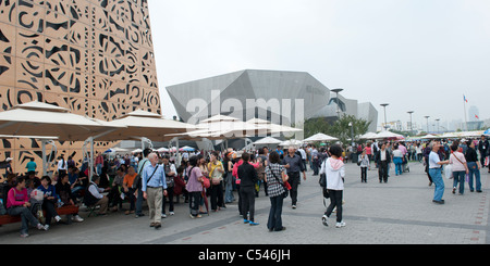 Les touristes en Pologne pavillon à l'Exposition Universelle de Shanghai, Shanghai, Chine Banque D'Images