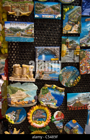 Articles touristiques et de souvenirs à vendre, Sorrento, Campania, Italie Banque D'Images