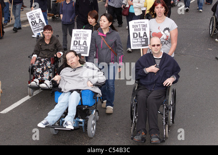 Des milliers de personnes handicapées devant le Parlement pour protester contre les coupures à l'appui offert aux personnes handicapées Banque D'Images