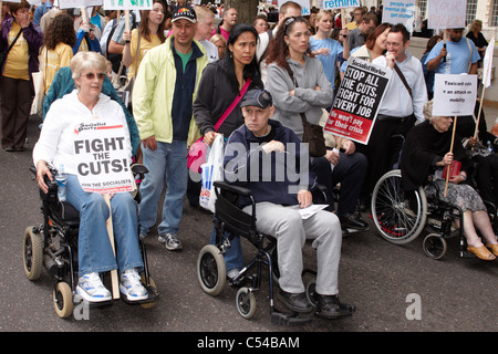 Des milliers de personnes handicapées devant le Parlement pour protester contre les coupures à l'appui offert aux personnes handicapées Banque D'Images