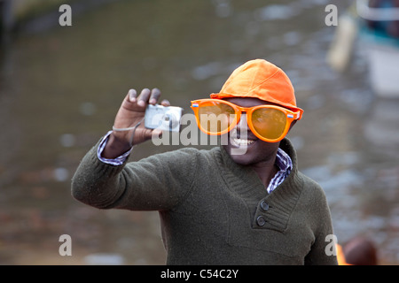 Les Pays-Bas, Amsterdam. Queens Day est une nuit et jour carnival comme événement le 30 avril de chaque année. Banque D'Images