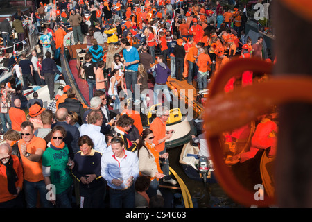 Défilé du canal. Au milieu avec des lunettes de Premier ministre Mark Rutten. Banque D'Images