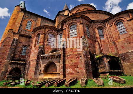 France, Conques : vue arrière de l'abbaye Sainte-Foy Banque D'Images