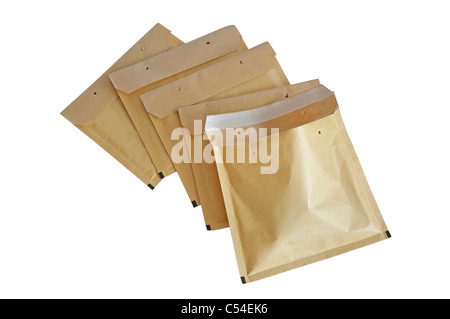 Les enveloppes d'emballage jaune isolated on white Banque D'Images