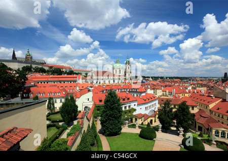 Prague - jardin Vrtbovska Vrtba (Zahrada) et vue panoramique sur la ville de Prague Banque D'Images