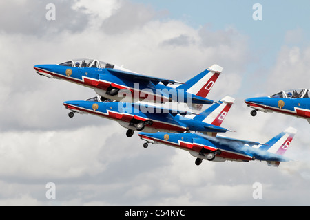 Les Alpha Jets, de l'équipe AF français la "Patrouille de France" au décollage Banque D'Images