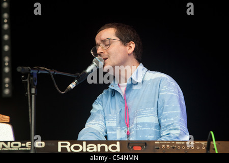 Alex Taylor de Hot Chip sur la scène du Parc à Glastonbury Festival 2011 Banque D'Images