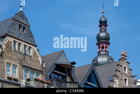 Giebel von alten Moselhaeusern, Sankt Martin Kirche, Cochem, toits à pignon, maisons anciennes à la promenade, l'église Saint Martin Banque D'Images