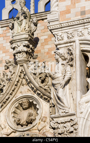 Venise - l'archange Gabriel du coin extérieur du palais des Doges Banque D'Images