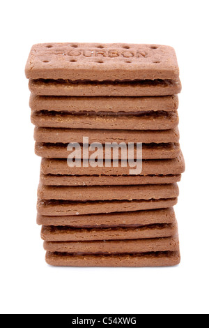 Tour de crème au chocolat rempli de biscuits isolated on white Banque D'Images