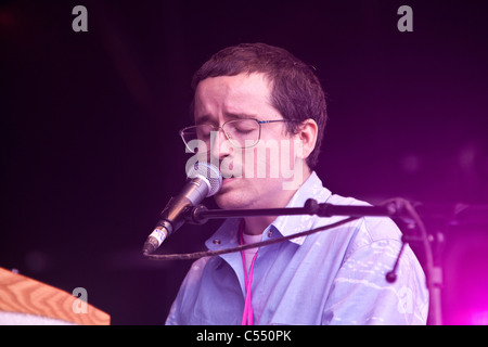 Alex Taylor de Hot Chip sur la scène du Parc à Glastonbury Festival 2011 Banque D'Images