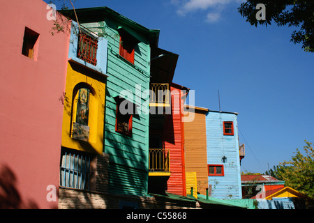 Maisons colorées dans une colonie d'art, La Boca, Buenos Aires, Argentine Banque D'Images