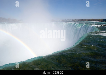 Arc-en-ciel sur une cascade, Chutes Niagara, Niagara Falls, Ontario, Canada Banque D'Images