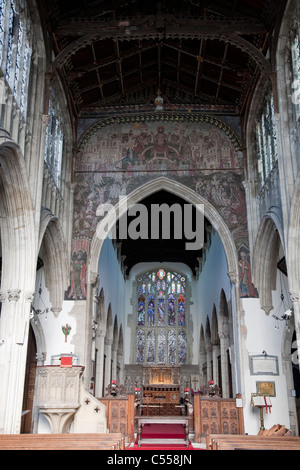 Intérieur de St Thomas de Canterbury église située à Salisbury, Angleterre, RU Banque D'Images