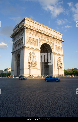 De triomphe dans une ville, l'Arc de Triomphe, Paris, Ile-de-France, France Banque D'Images