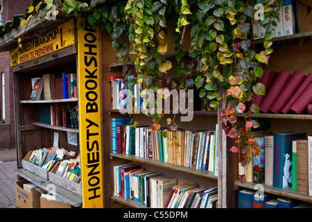 Les Pays-Bas, Bredevoort, centre historique de village. Boutique de livres anciens. Banque D'Images