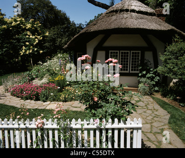 Maison dans un jardin, les jardins de Old Westbury, Long Island, New York State, USA Banque D'Images