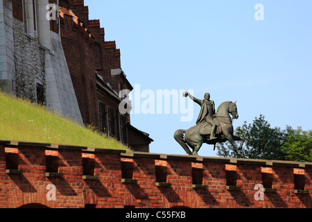 Monument de Tadeusz Kosciuszko en face du château de Wawel. Cracovie, Pologne. Banque D'Images