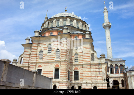 Aussi appelé mosquée Laleli Mosque (turc : Tulipes Laleli Camii) style baroque architecture, mosquée impériale ottomane à Istanbul Banque D'Images