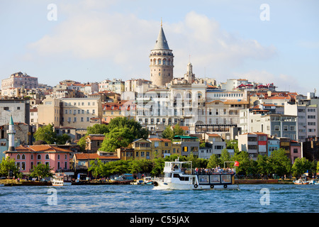 Quartier de Beyoglu architecture historique et monument médiéval la tour de Galata à Istanbul, Turquie Banque D'Images